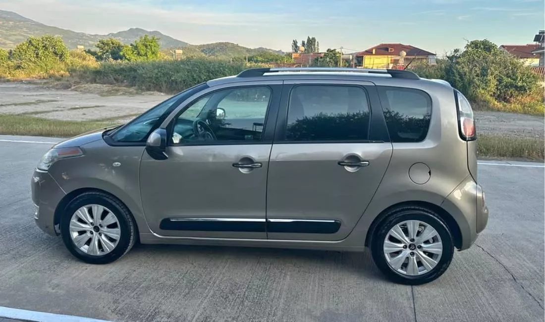 Auto in Vendita a Tirana, Citroen, 2011 Diesel,Kambio Automatik Pagamento 2,950  Euro.