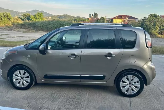 Auto in Vendita a Tirana - 2,950 Euro