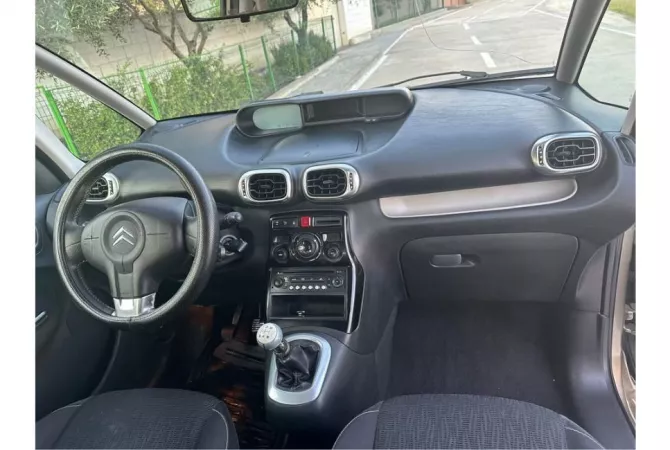 Auto in Vendita a Tirana - 2,950 Euro