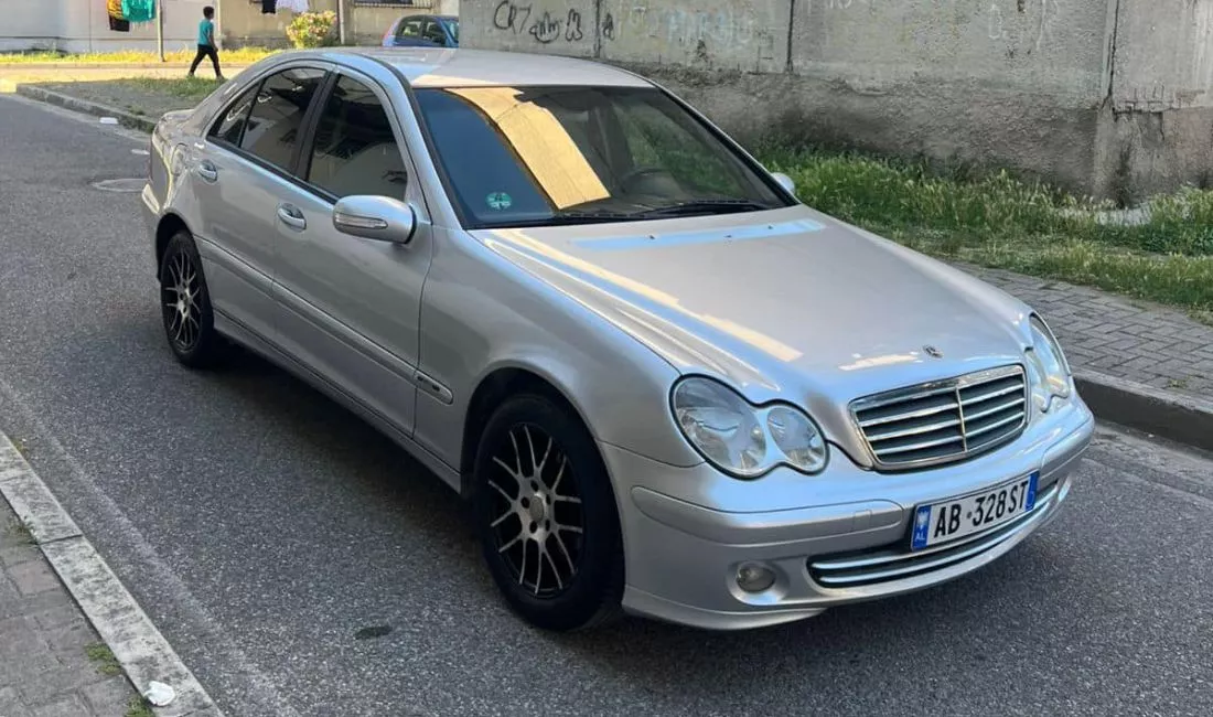 Auto in Vendita a Durazzo, Mercedes-Benz, 2005 Diesel,Kambio Automatik Pagamento 4,400  Euro.