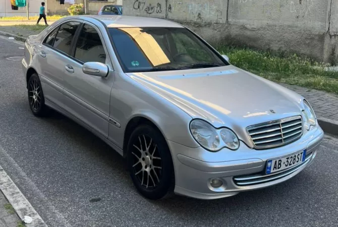 Auto in Vendita a Durazzo - 4,400 Euro