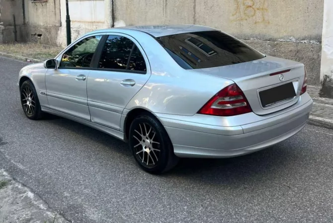 Auto in Vendita a Durazzo - 4,400 Euro