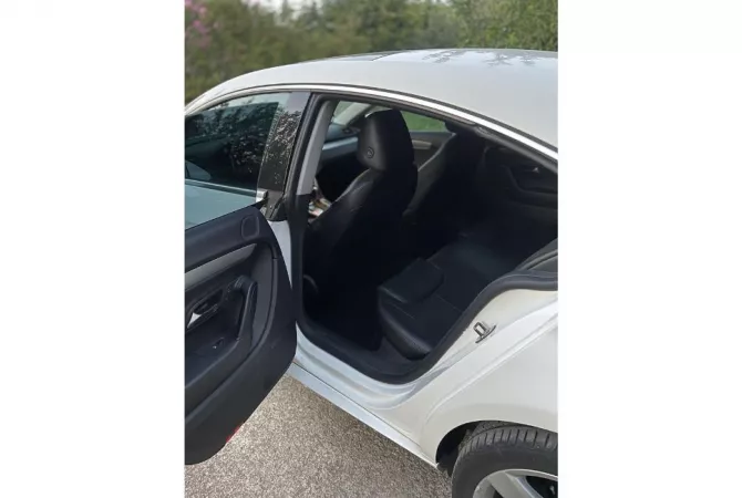 Auto in Vendita a Tirana, Volkswagen, 2010 gasoline-gas,Kambio Automatik Pagamento 5,700  Euro.