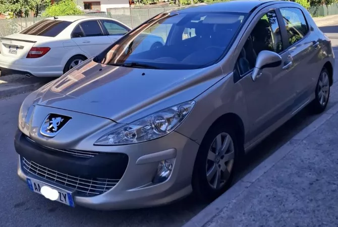 Auto in Vendita a Tirana - 2,600 Euro