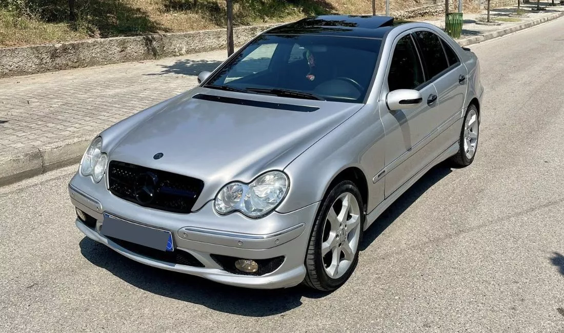 Makina ne shitje ne Tirane, Mercedes-Benz, 2002 Diesel,Kambio Automatik Pagesa 3,999  Euro.