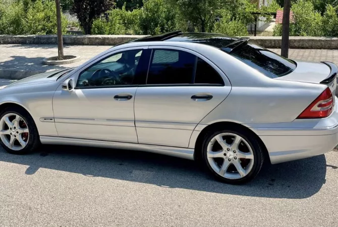 Makina ne shitje ne Tirane - 3,999 Euro