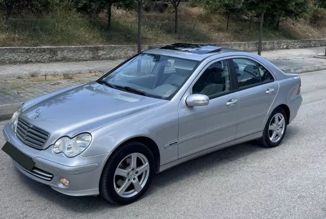 Auto in Vendita a Fier - 5,200 Euro