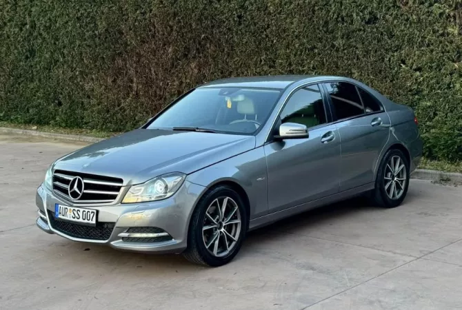 Auto in Vendita a Tirana - 9,500 Euro