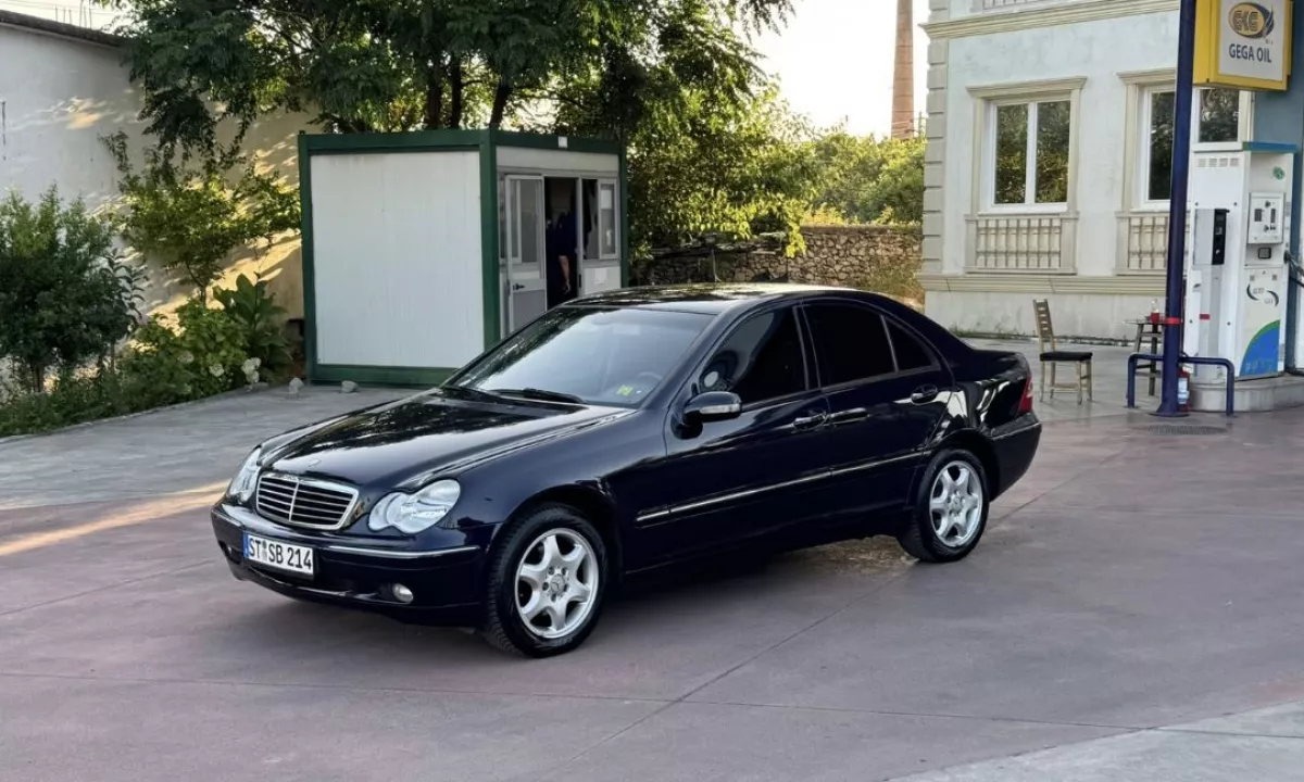 Auto in Vendita a Tirana, Mercedes-Benz, 2005 gasoline-gas,Kambio Automatik Pagamento 4,900  Euro.