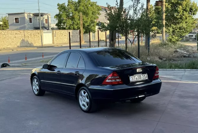 Auto in Vendita a Tirana - 4,900 Euro