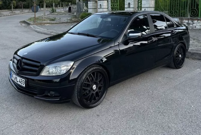 Auto in Vendita a Tirana - 670,000 Leke