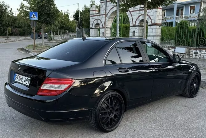Auto in Vendita a Tirana - 670,000 Leke