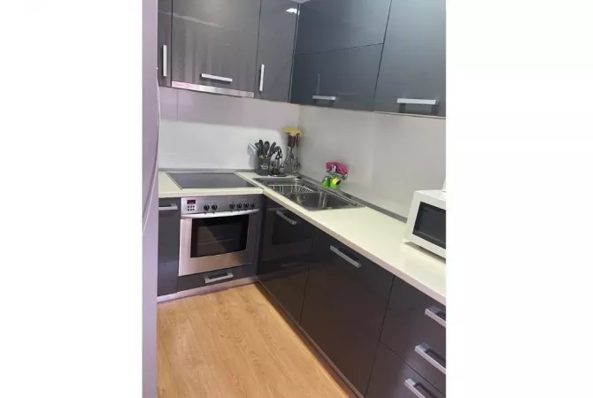  Shitet Apartament 1+1 – Myslym Shyri, pranë Ish-Ekspozitës