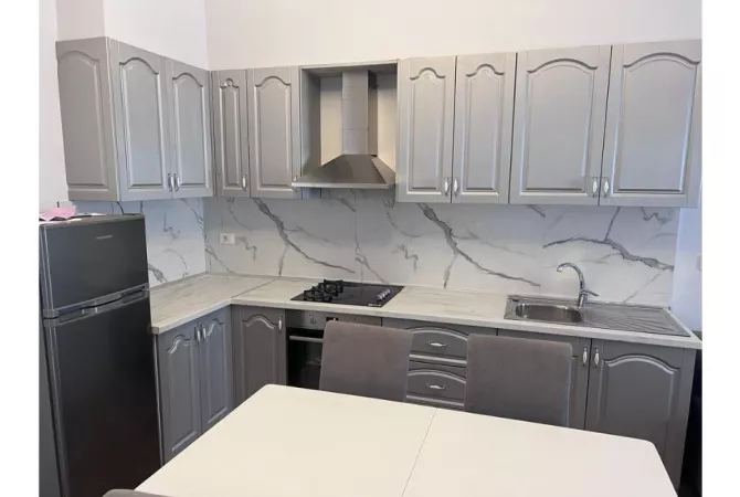 Shtepi me qera Apartament ne Tirane, 2+1, Mobilimi E mobiluar, Pagesa 45,000  Leke.