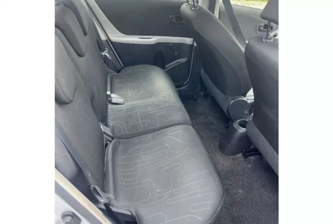 Auto in Vendita a Tirana, Toyota, 2009 Benzine,Kambio Manual Pagamento 3,550  Euro.