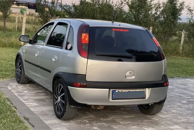 Auto in Vendita a Tirana - 3,800 Euro