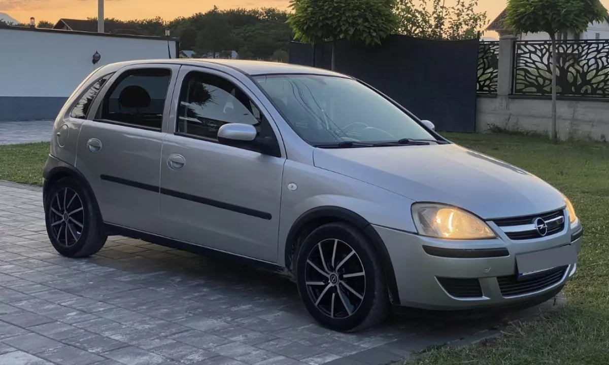 Auto in Vendita a Tirana, Opel, 2003 Benzine,Kambio Automatik Pagamento 3,800  Euro.