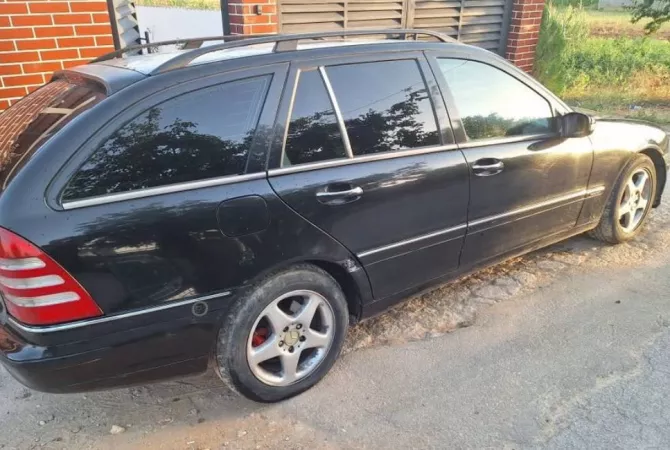 Auto in Vendita a Koriza - 2,800 Euro