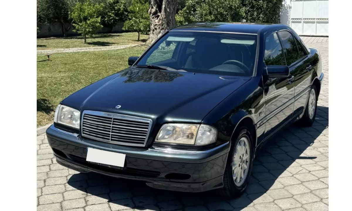 Auto in Vendita a Tirana, Mercedes-Benz, 2004 gasoline-gas,Kambio Automatik Pagamento 3,200  Euro.