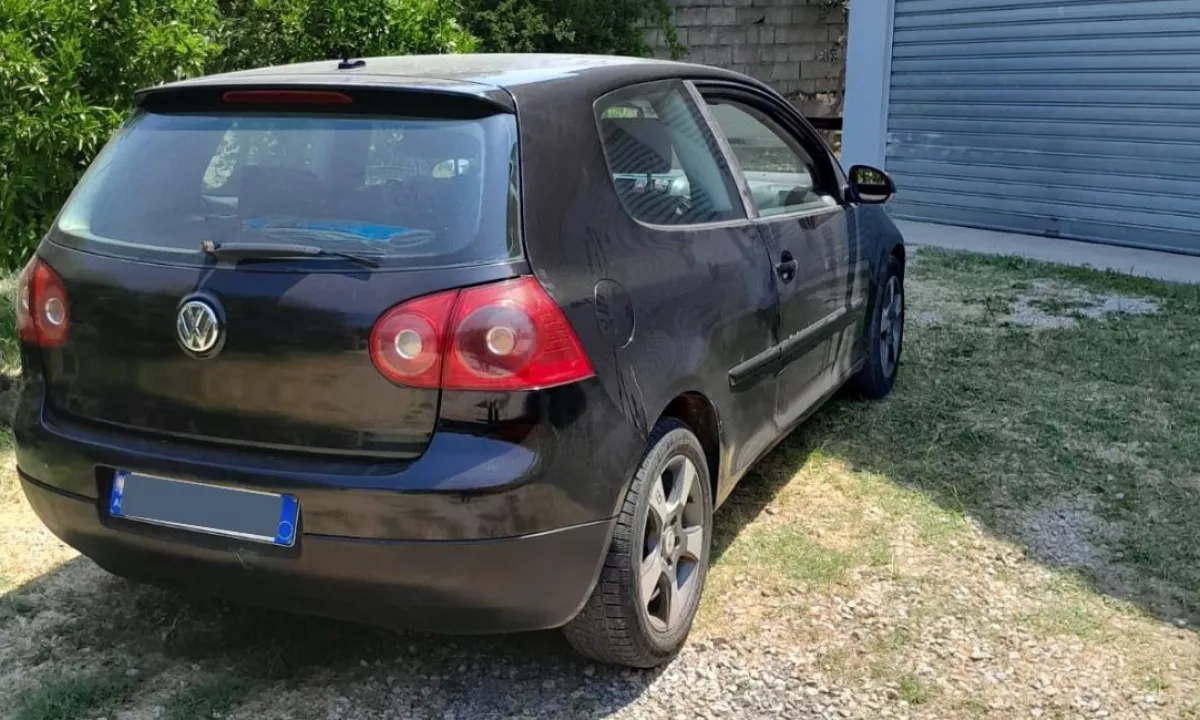 Auto in Vendita a Tirana, Volkswagen, 2005 Diesel,Kambio Manual Pagamento 1,999  Euro.