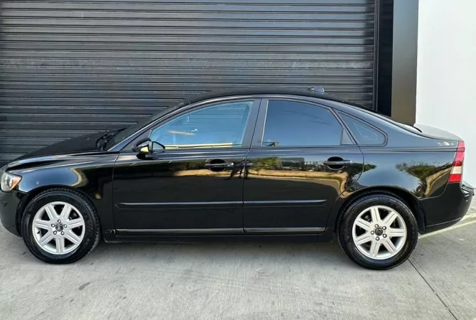 Auto in Vendita a Tirana - 3,200 Euro