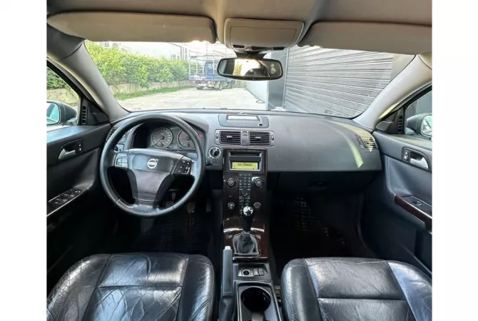 Auto in Vendita a Tirana, Volvo, 2005 Diesel,Kambio Automatik Pagamento 3,200  Euro.