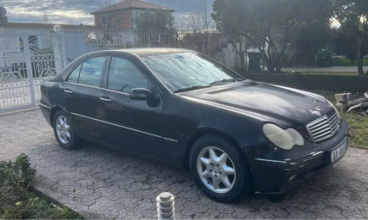 Auto in Vendita a Tirana, Mercedes-Benz, 2002 Diesel,Kambio Automatik Pagamento 1,500  Euro.