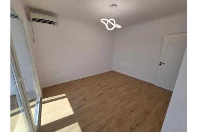 Shtepi ne shitje Apartament ne Tirane, 2+1, Mobilimi Bosh, pa mobiluar, Pagesa 145,000  Euro.