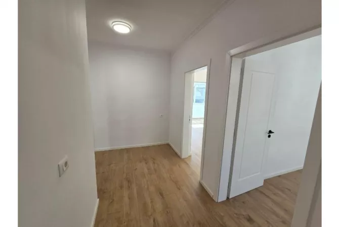 Shtepi ne shitje Apartament ne Tirane, 2+1, Mobilimi Bosh, pa mobiluar, Pagesa 145,000  Euro.