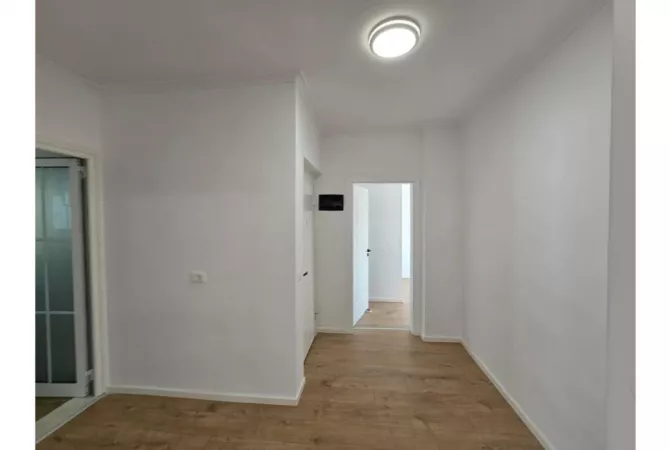 Shtepi ne shitje Apartament ne Tirane, 2+1, Mobilimi Bosh, pa mobiluar, Pagesa 145,000  Euro.