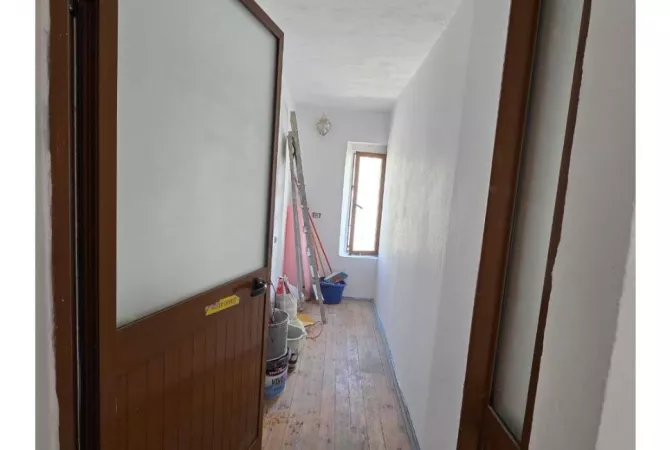 Shtepi ne shitje Apartament ne Tirane, 2+1, Mobilimi Bosh, pa mobiluar, Pagesa 145,000  Euro.
