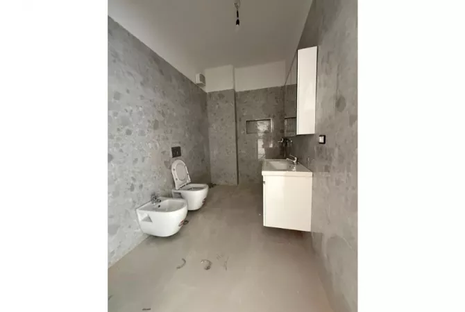 Business Property for Rent 3+1 in Tirana - 450 Euro