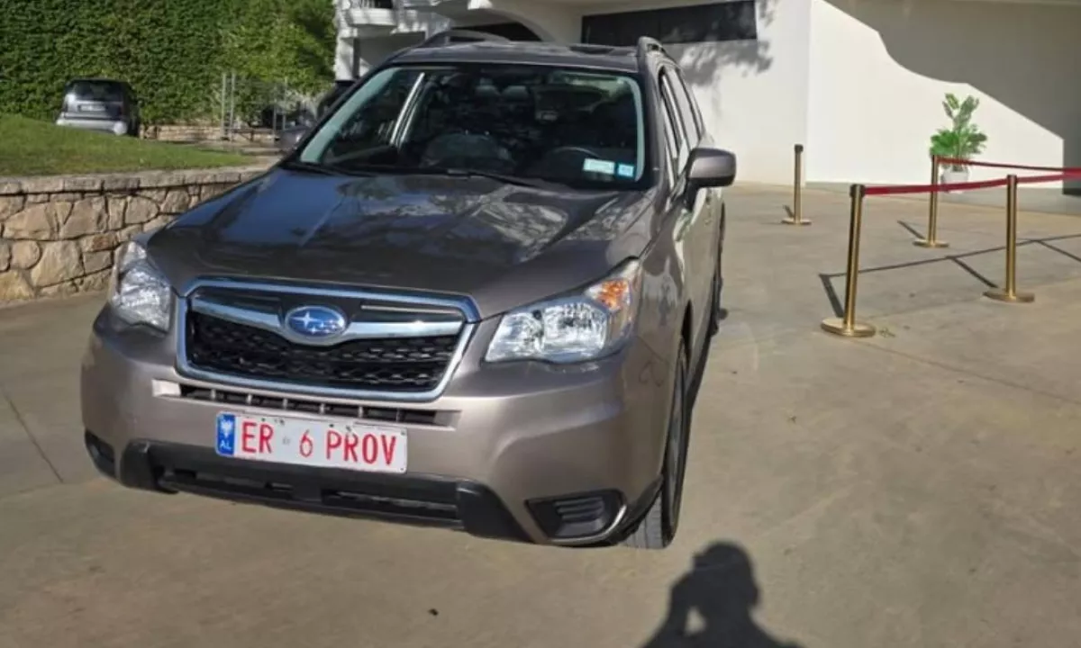 Auto in Vendita a Tirana, Subaru, 2015 gasoline-gas,Kambio Automatik Pagamento 7,900  Euro.