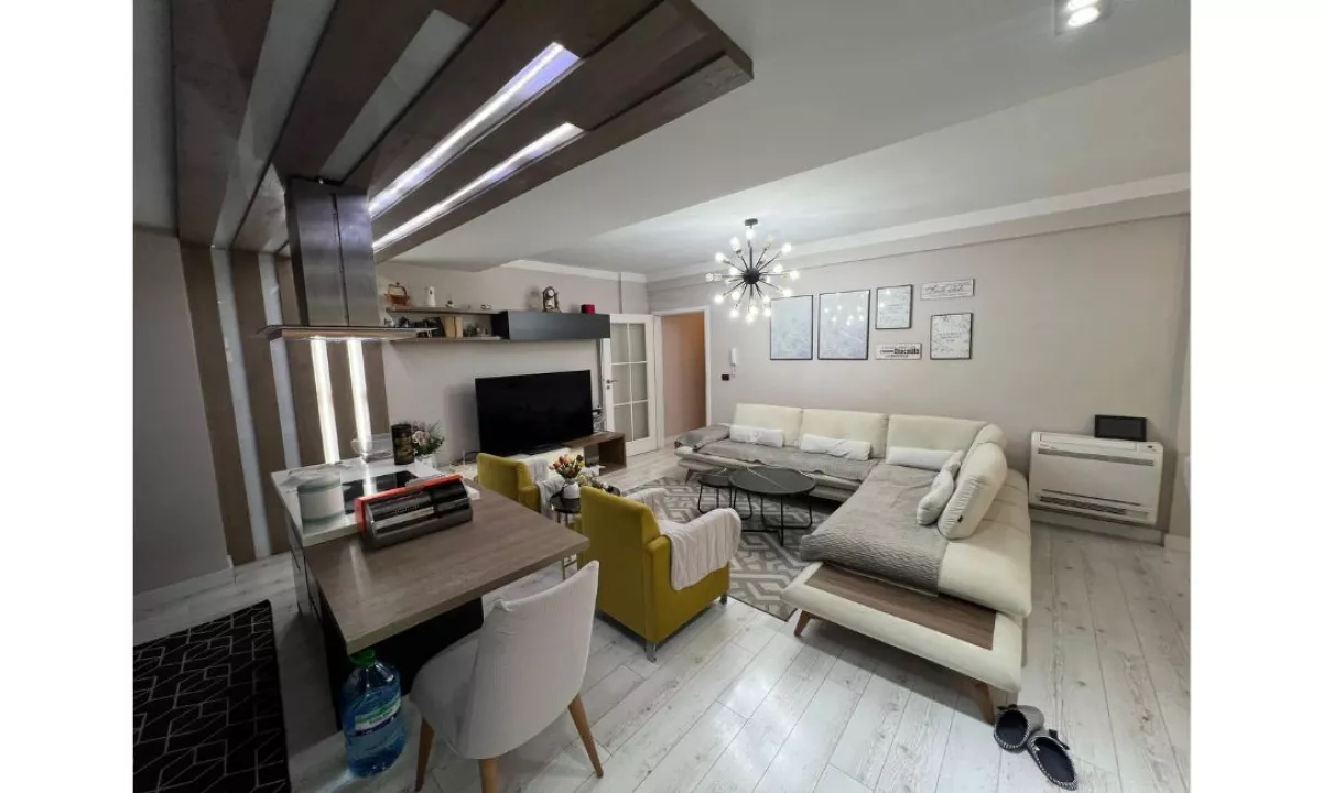 Shtepi ne shitje Apartament ne Tirane, 2+1, Mobilimi E mobiluar, Pagesa 155,000  Euro.