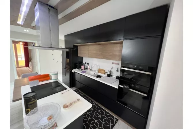 Shtepi ne shitje Apartament ne Tirane, 2+1, Mobilimi E mobiluar, Pagesa 155,000  Euro.