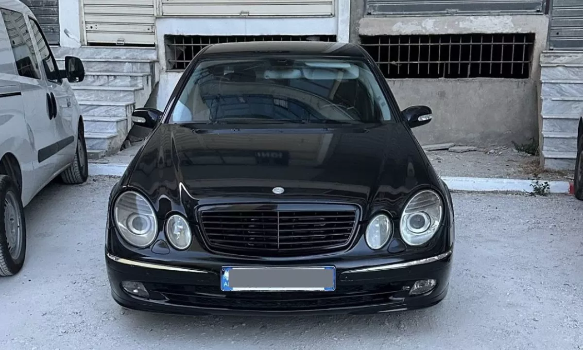 Auto in Vendita a Fier, Mercedes-Benz, 2003 Diesel,Kambio Automatik Pagamento 3,000  Euro.