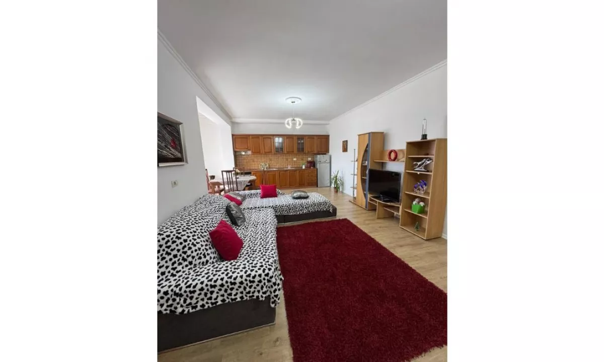 Shtepi ne shitje Apartament ne Tirane, 2+1, Mobilimi E mobiluar, Pagesa 135,000  Euro.