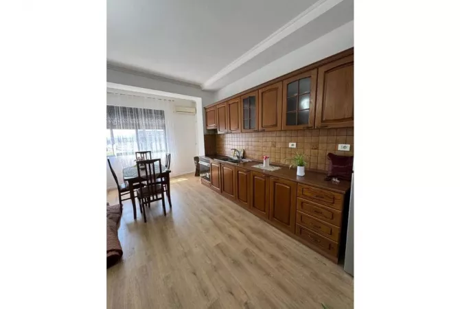 Shtepi ne shitje Apartament ne Tirane, 2+1, Mobilimi E mobiluar, Pagesa 135,000  Euro.