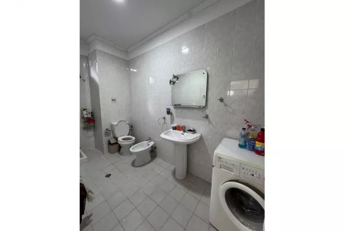 Shtepi ne shitje Apartament ne Tirane, 2+1, Mobilimi E mobiluar, Pagesa 135,000  Euro.