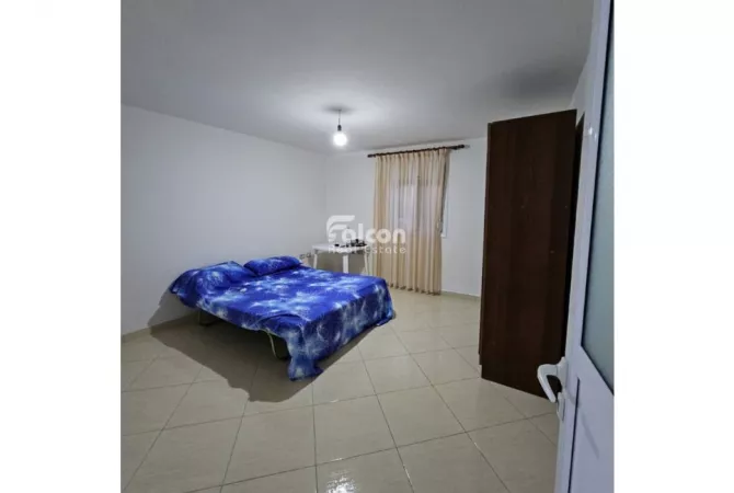 Shtepi me qera Shtepi Private ne Vlore, 1+1, Mobilimi E mobiluar, Pagesa 250  Euro.