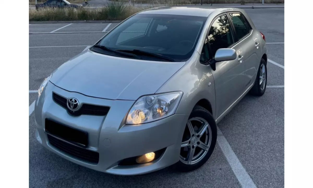 Auto in Vendita a Valona, Toyota, 2007 Diesel,Kambio Manual Pagamento 3,800  Euro.