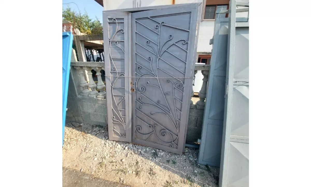 Shitet porte ne gjendje shume te mire