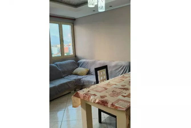 Jepet me Qira Apartament 2+1 + Ballkon në KMY