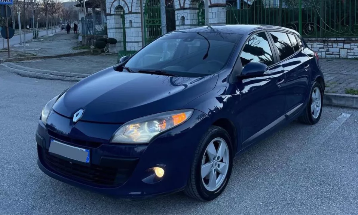 Auto in Vendita a Tirana, Renault, 2009 gasoline-gas,Kambio Manual Pagamento 3,200  Euro.