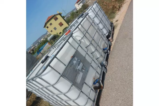 Different articles a Tirana - 4,500 Leke