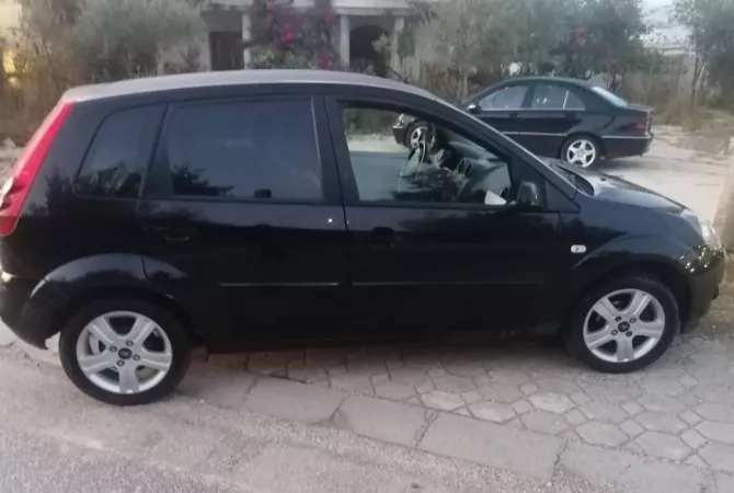 Auto in Vendita a Tirana - 2,700 Euro