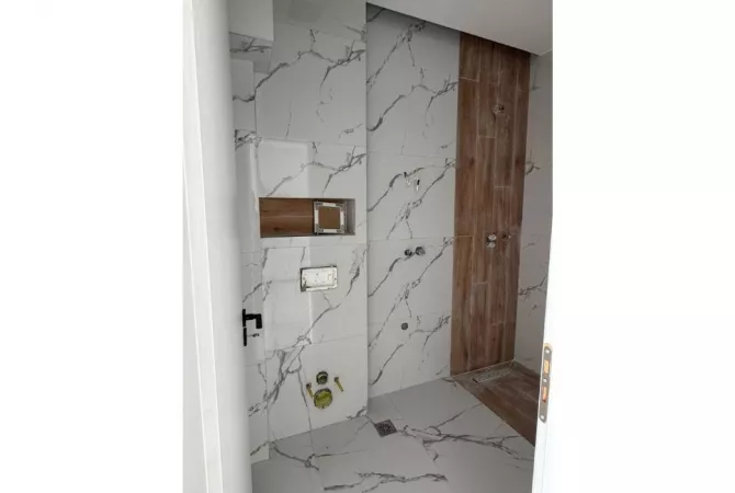 Shtepi ne shitje Apartament ne Sarande, 1+1, Mobilimi Bosh, pa mobiluar, Pagesa 135,000  Euro.