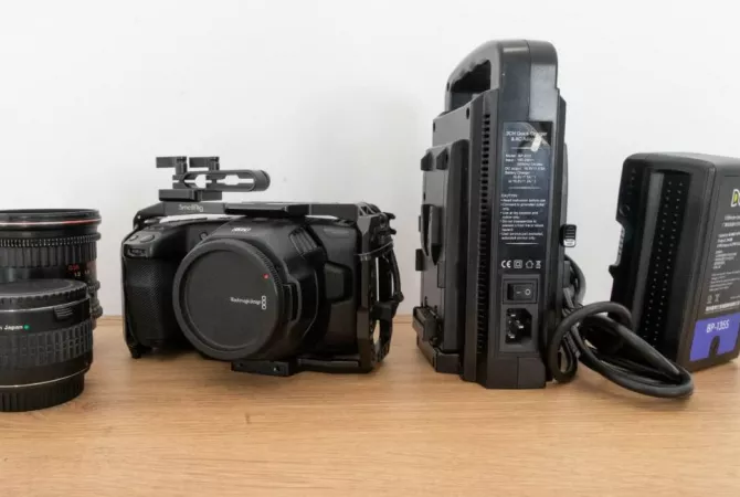 Different articles a Tirana - 2,000 Euro