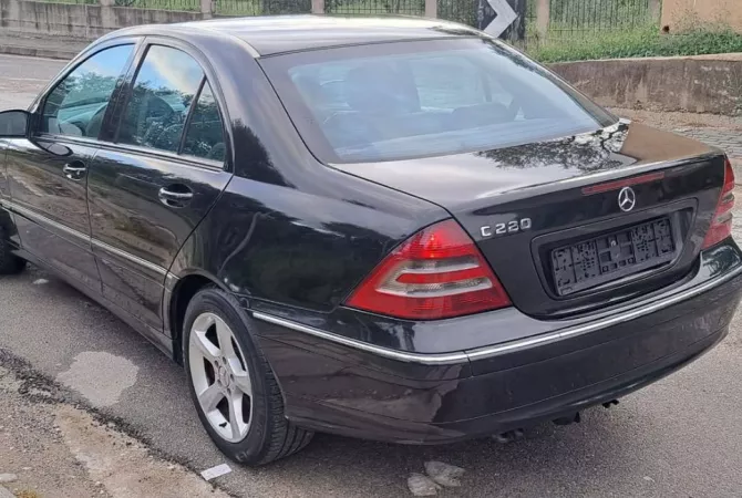 Auto in Vendita a Tirana - 3,800 Euro