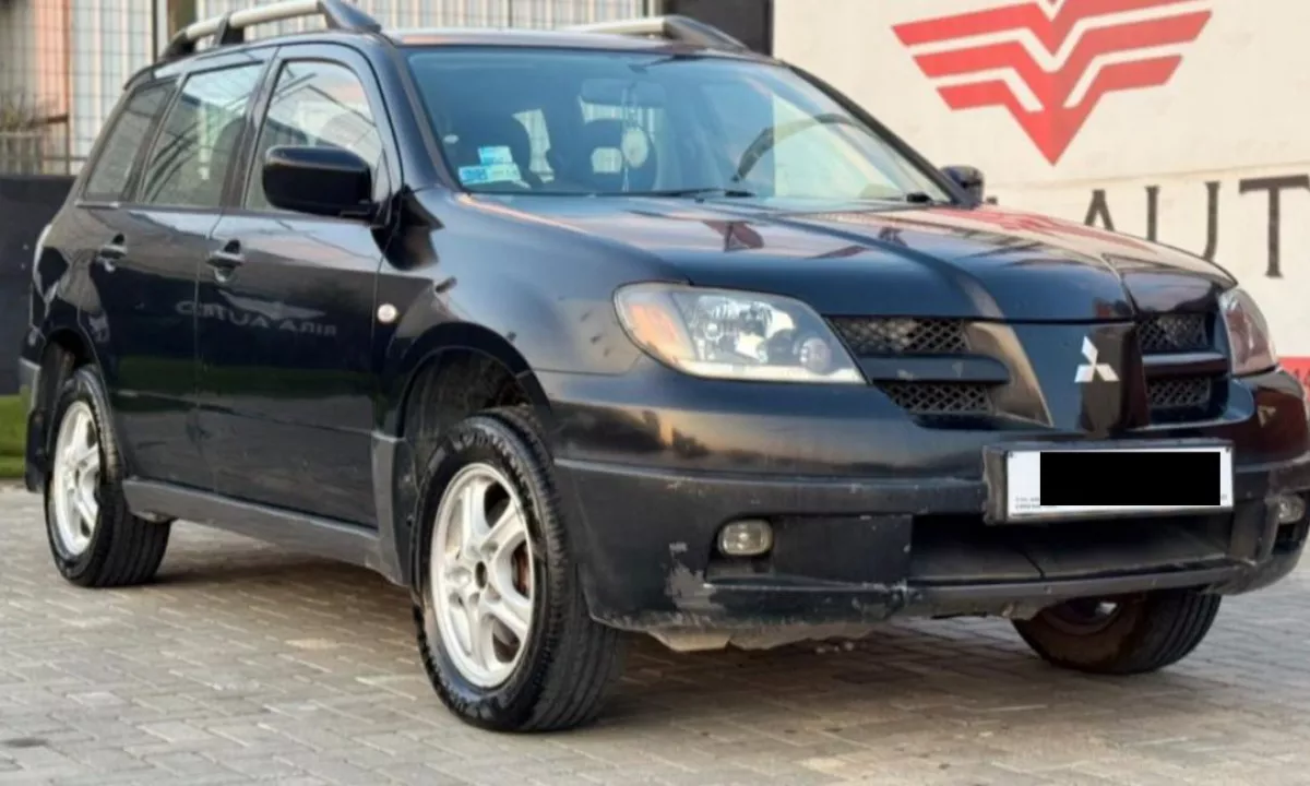 Auto in Vendita a Tirana, Mitsubishi, 2004 gasoline-gas,Kambio Automatik Pagamento 2,200  Euro.